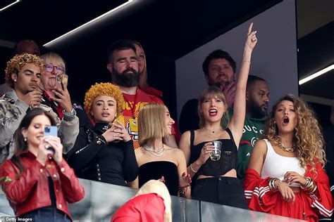 Taylor Swift Super Bowl Entourage Picture